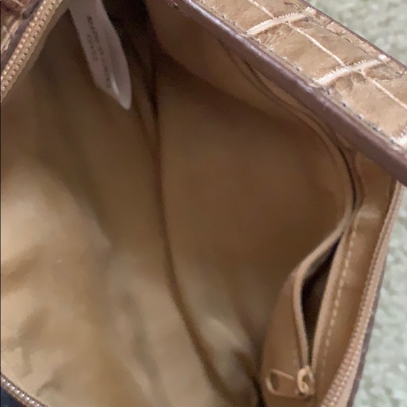 Gold Vinyl Purse - Picture 6 of 7